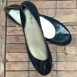 Black textured flats